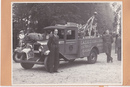 Cees van Ekris voor de Chevrolet servicewagen