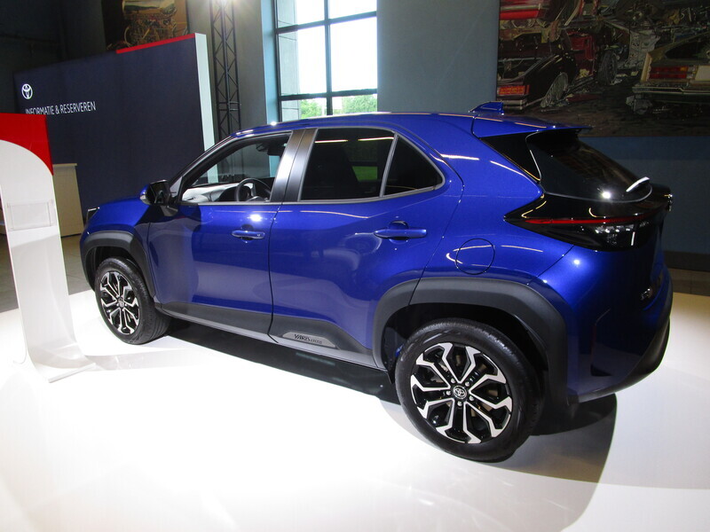 Yaris Cross First Edition foto blauw