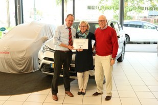 RAV4 Hybrid First Edition aflevering aan een zeer ervaren Toyota rijder