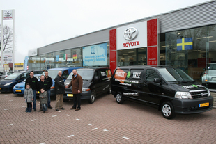 Toyota Van Ekris levert 41ste auto aan Parket Tree.