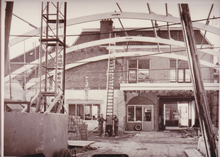 Verbouwing in Breukelen mega showroom 1962