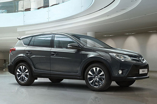 De nieuwe RAV4 in de showroom