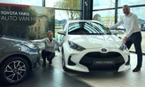 Hybride rijden voor prijs van een benzine uitvoering